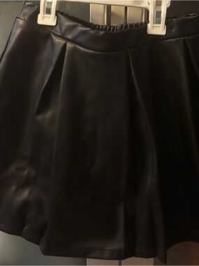 Girls' Black Faux Leather Pleated Skirt